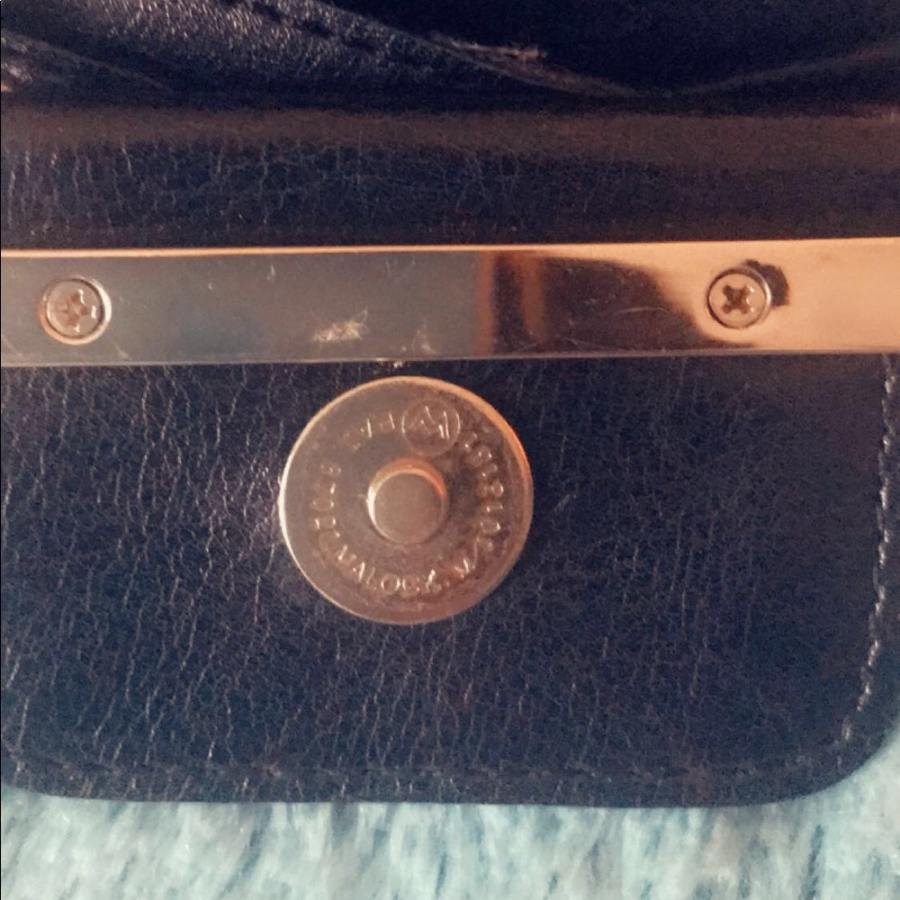 GUESS PURSE - Picture 4 of 4